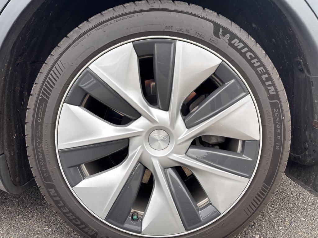Used 2023 Tesla Model Y Long Range AWD/4WD image 12