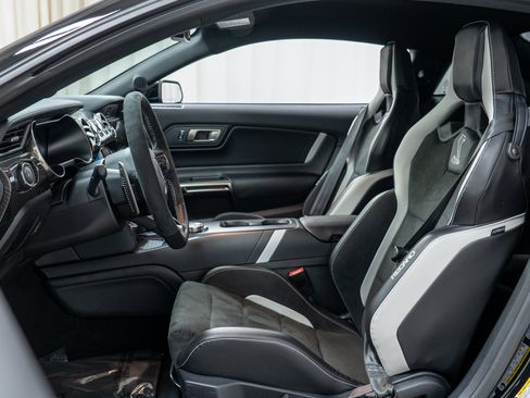 Used 2021 Ford Mustang Shelby GT500 w/ Carbon Fiber Track Pack image 14