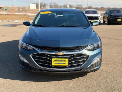 Used 2025 Chevrolet Malibu LT image 2