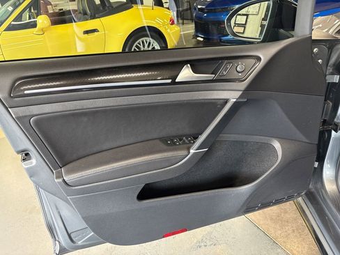 Used 2018 Volkswagen Golf R 4-Door AWD/4WD image 25
