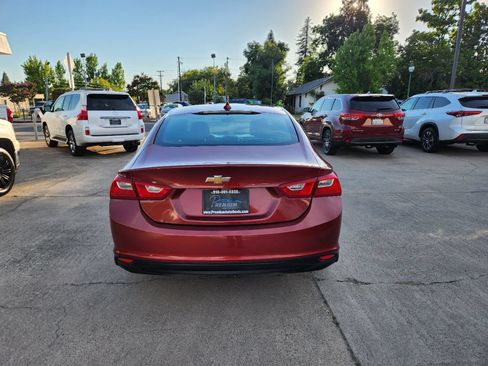 Used 2016 Chevrolet Malibu LT w/ Leather Package FWD image 4