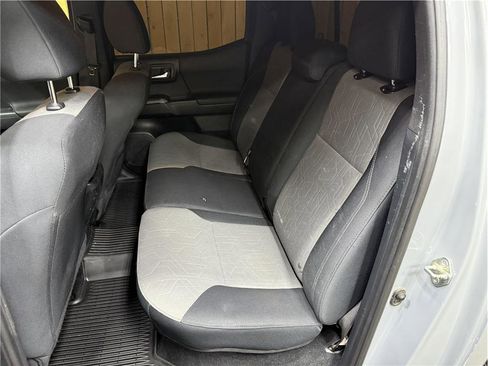 Used 2020 Toyota Tacoma TRD Sport AWD/4WD image 19