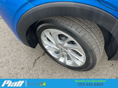 Used 2023 Chevrolet Bolt EUV LT image 17