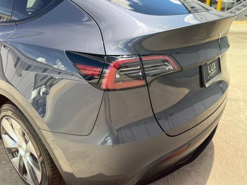Used 2023 Tesla Model Y Long Range AWD/4WD image 12