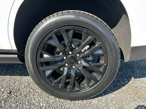 Used 2025 GMC Yukon Denali w/ Sun & Power Step Package image 10