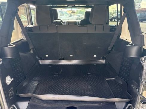 Used 2015 Jeep Wrangler Unlimited Sahara w/ Connectivity Group AWD/4WD image 18