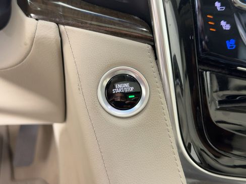 Used 2019 Cadillac Escalade ESV Premium Luxury image 26