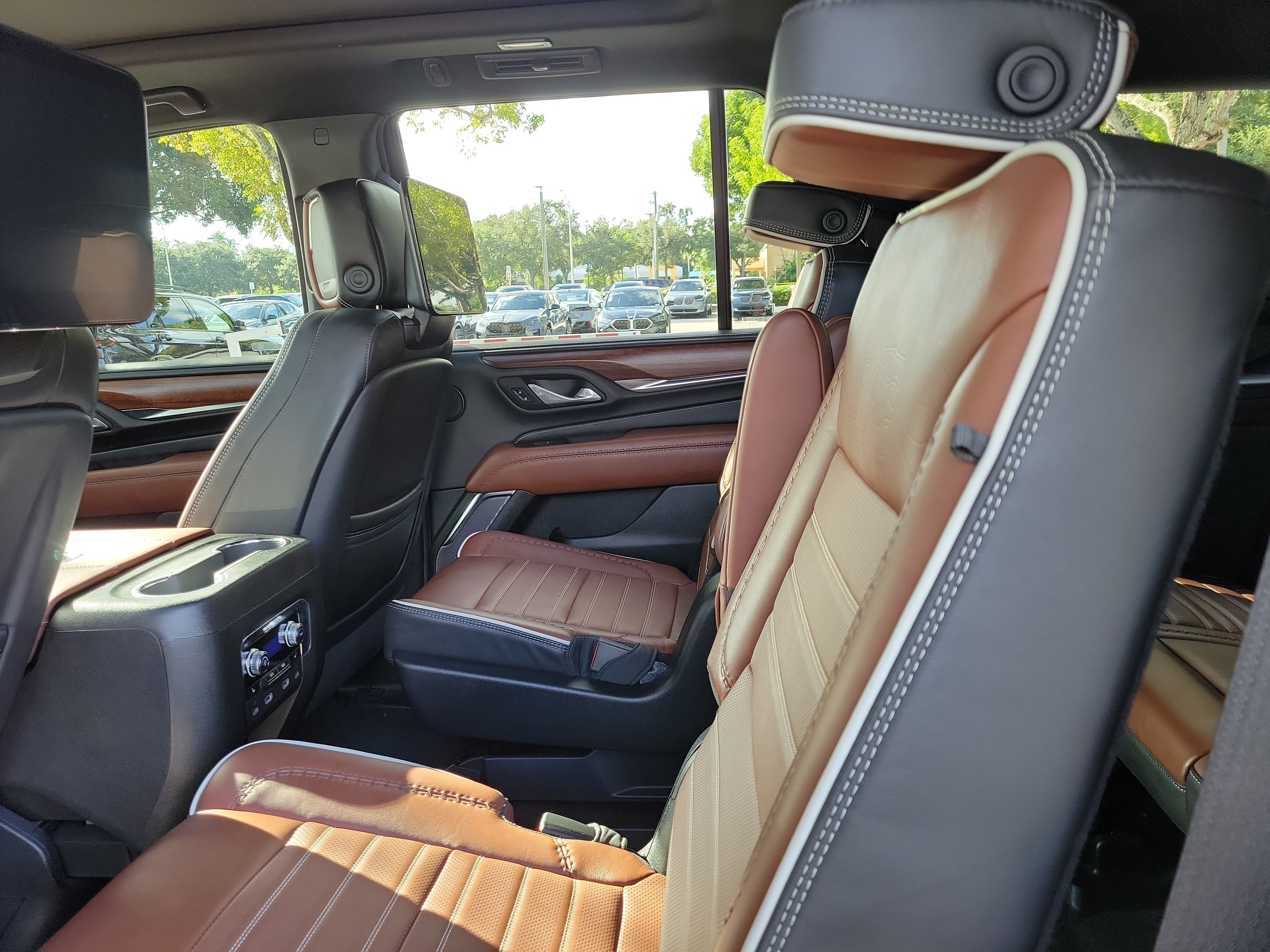 Used 2024 GMC Yukon Denali Ultimate AWD/4WD image 8