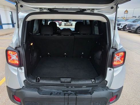 Used 2020 Jeep Renegade Latitude w/ Cold Weather Group image 6