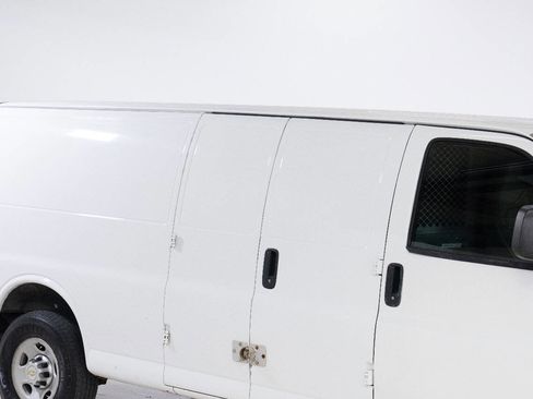 Used 2014 Chevrolet Express 3500 3500 3dr Extended Cargo Van image 20