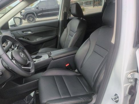 Used 2024 Nissan Rogue SL image 16