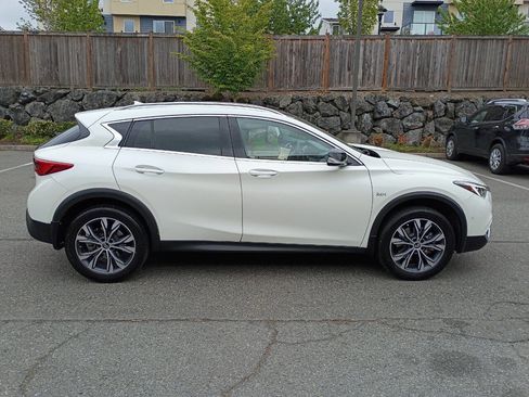 Used 2017 INFINITI QX30 Premium w/ Navigation Package AWD/4WD image 10