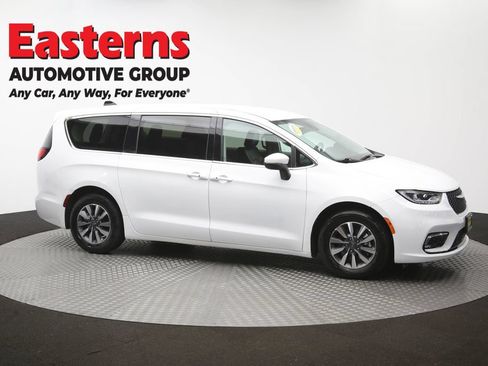 Used 2023 Chrysler Pacifica Touring-L FWD image 50