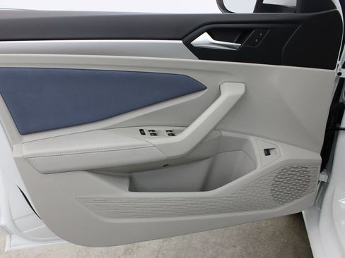 New 2026 Volkswagen Jetta SE FWD image 16