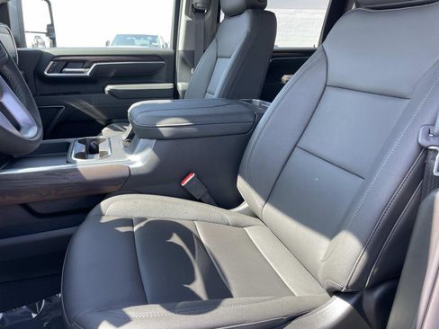 New 2025 GMC Sierra 2500 SLT image 21