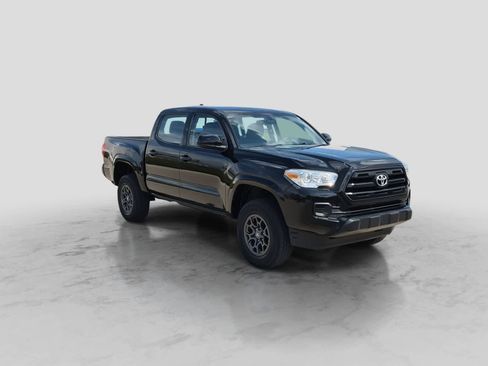 Used 2017 Toyota Tacoma SR RWD image 2