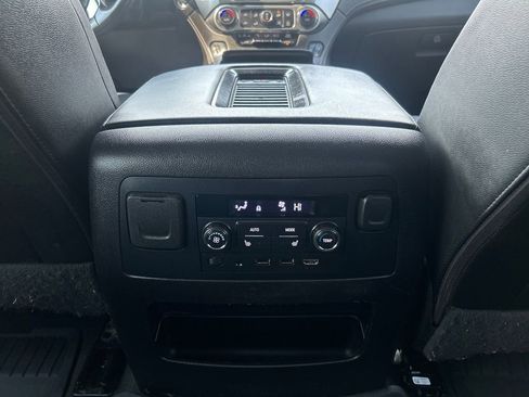 Used 2020 Chevrolet Suburban Premier AWD/4WD image 34