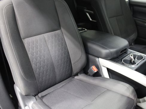 Used 2017 Nissan Titan SV AWD/4WD image 25