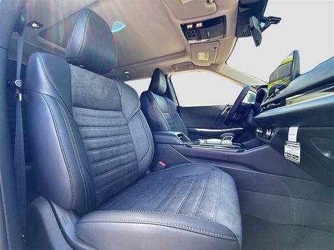 New 2025 Mitsubishi Outlander SE image 31