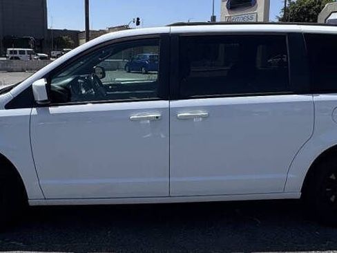 Used 2019 Dodge Grand Caravan GT FWD image 4
