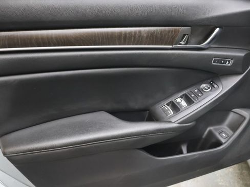 Used 2019 Honda Accord Touring image 15
