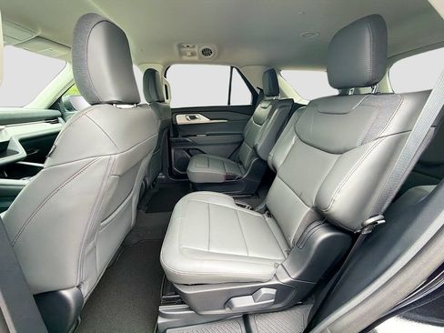 Used 2026 Ford Explorer Active w/ Active Comfort Package AWD/4WD image 26