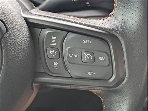Used 2024 Jeep Gladiator Mojave w/ Safety Group AWD/4WD image 16