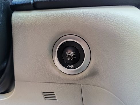 Certified 2024 Chrysler Pacifica Touring-L FWD image 14