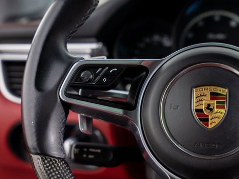 Used 2016 Porsche Macan Turbo image 32