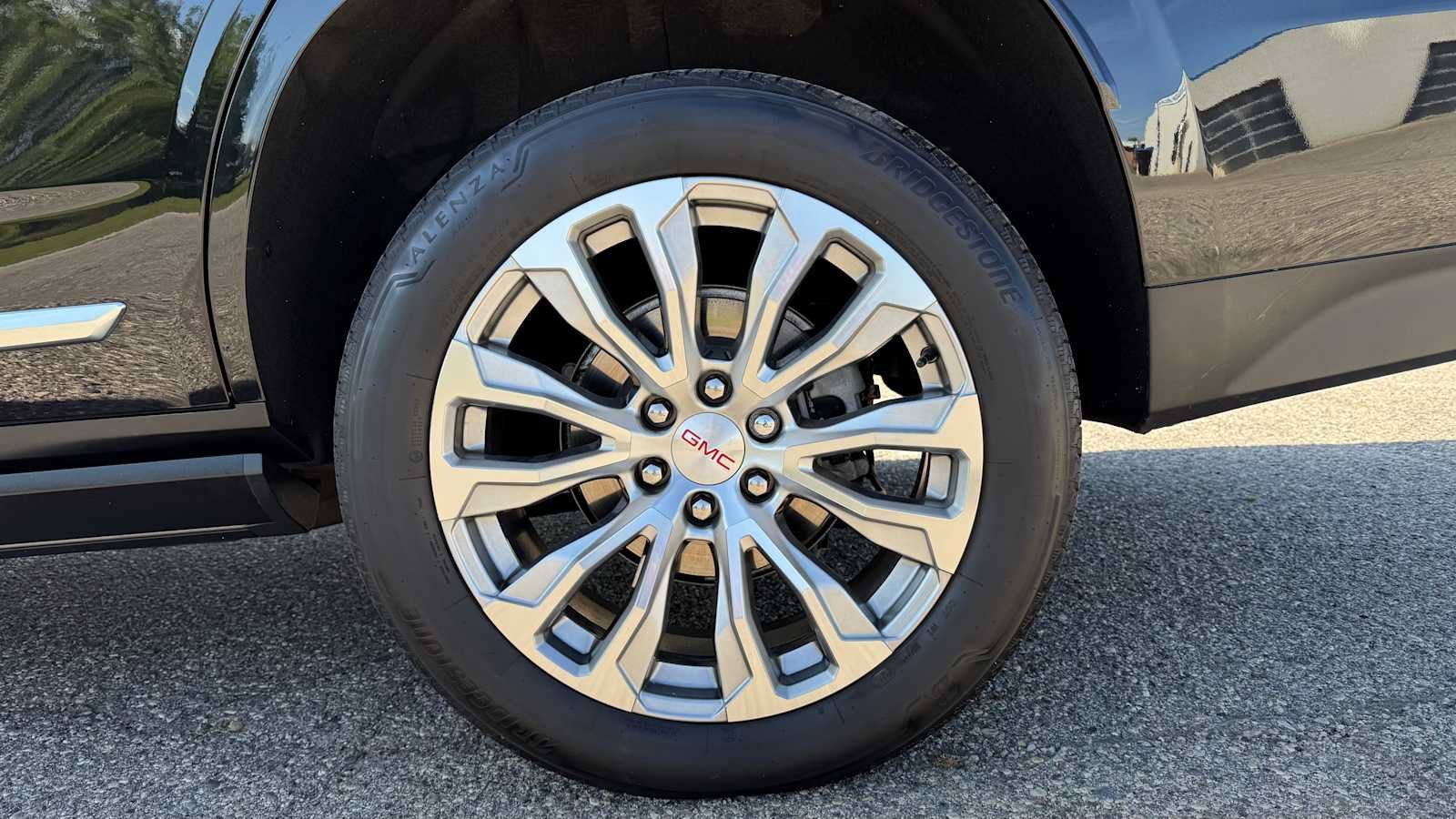 Used 2024 GMC Yukon Denali AWD/4WD image 31