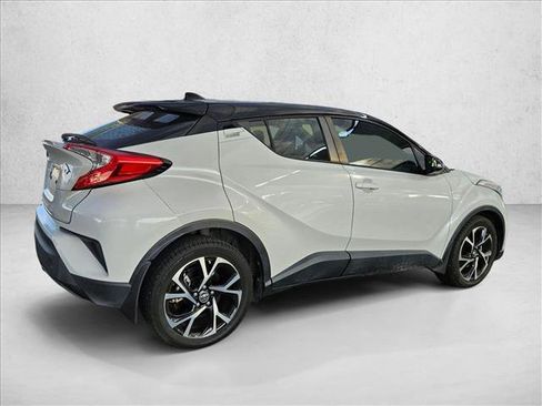 Used 2019 Toyota C-HR XLE image 5