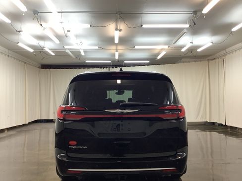 New 2026 Chrysler Pacifica Pinnacle w/ Trailer Tow Group image 7
