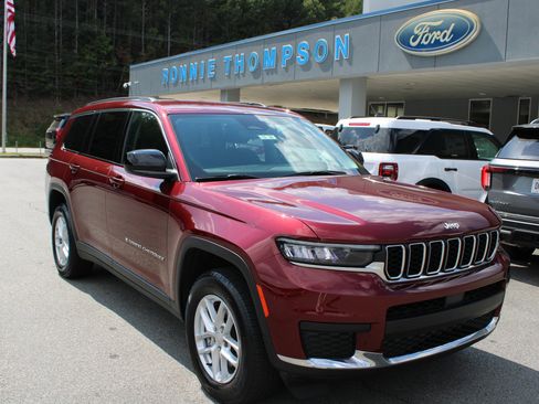 Used 2024 Jeep Grand Cherokee L Laredo image 1