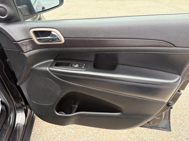 Used 2014 Jeep Grand Cherokee Laredo w/ 18" Wheel & 8.4" Radio Group AWD/4WD image 19