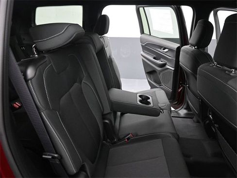 New 2025 Jeep Grand Cherokee L Laredo image 23