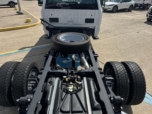 New 2025 Ford F550 4x4 Regular Cab Super Duty image 11