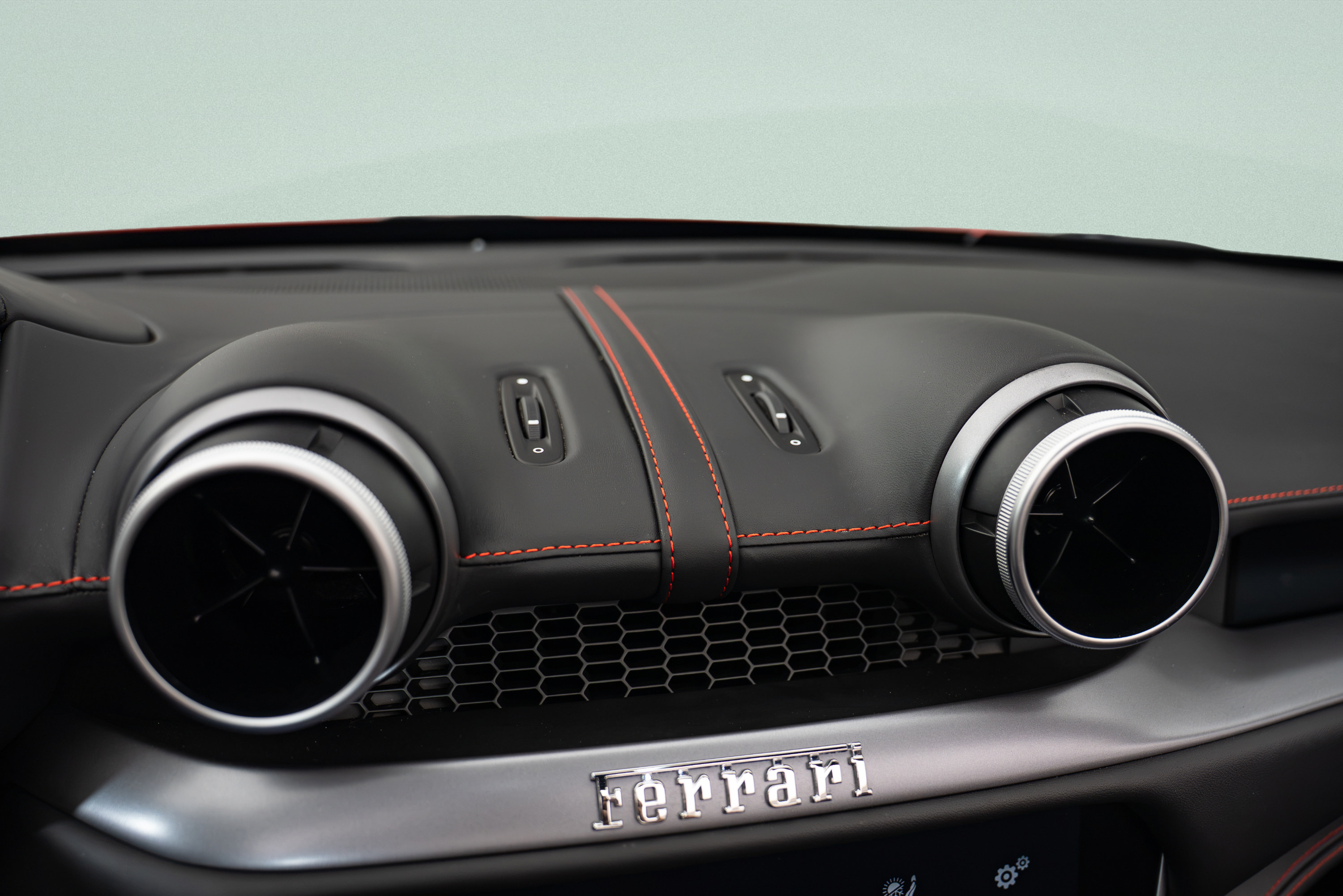 Used 2023 Ferrari Portofino M RWD image 16