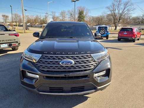 Used 2022 Ford Explorer XLT w/ Equipment Group 202A image 3