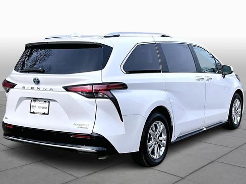 Used 2024 Toyota Sienna Platinum image 12