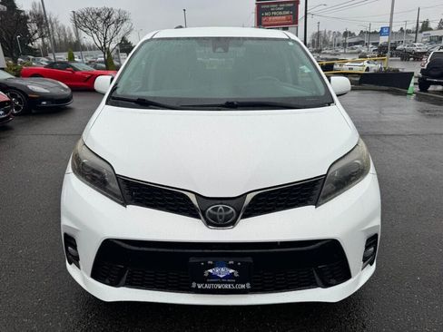 Used 2018 Toyota Sienna SE Premium image 7