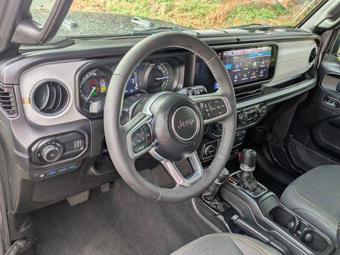 Certified 2025 Jeep Wrangler Unlimited Sahara w/ Safety Group AWD/4WD image 16