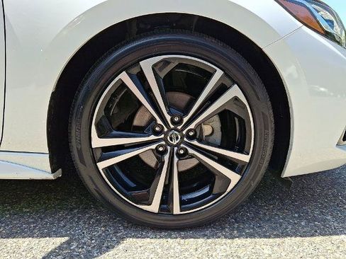 Certified 2023 Nissan Sentra SR w/ SR Premium Package FWD image 10