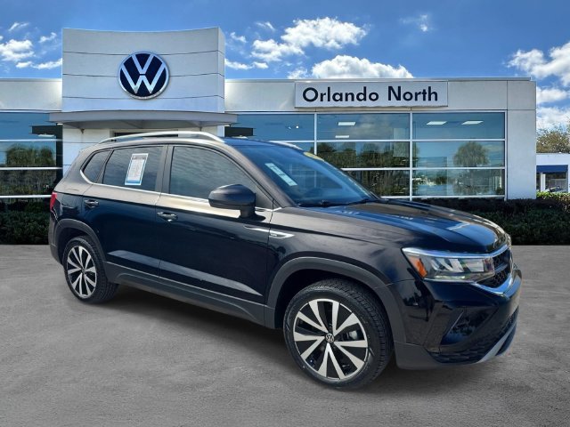 Used 2023 Volkswagen Taos SE FWD image 1