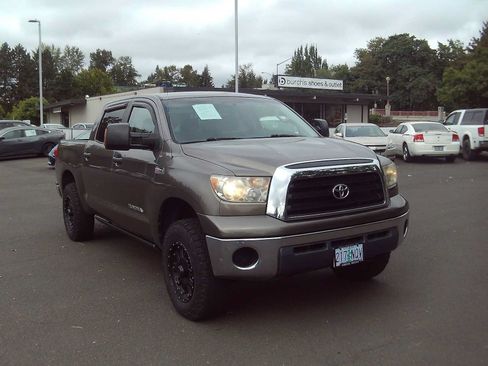 Used 2008 Toyota Tundra 4x4 CrewMax w/ Tow Pkg image 7