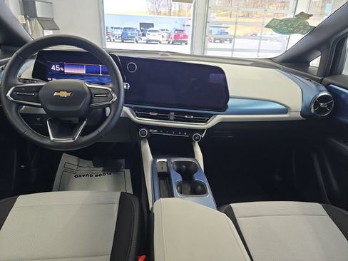 Certified 2025 Chevrolet Equinox EV LT image 11