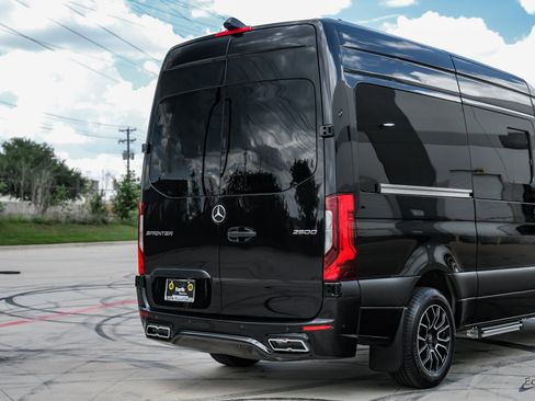 Used 2022 Mercedes-Benz Sprinter 2500 image 14