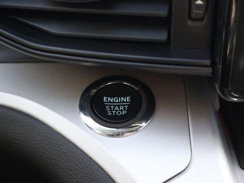 Used 2023 Ford Explorer XLT image 25