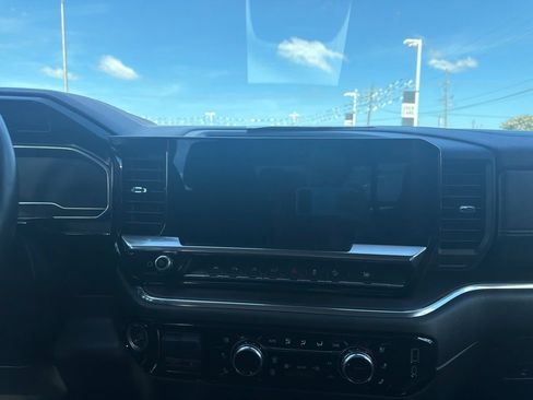 Used 2023 GMC Sierra 1500 SLT AWD/4WD image 10