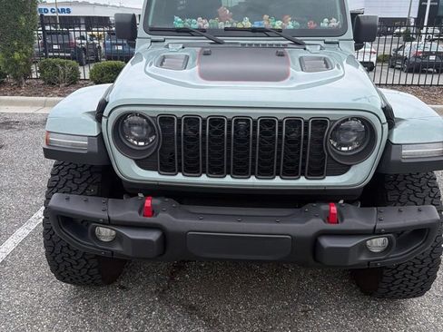 Used 2024 Jeep Wrangler Unlimited Rubicon AWD/4WD image 12