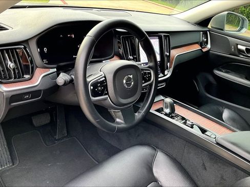 Certified 2025 Volvo V60 B5 Cross Country Plus AWD/4WD image 19